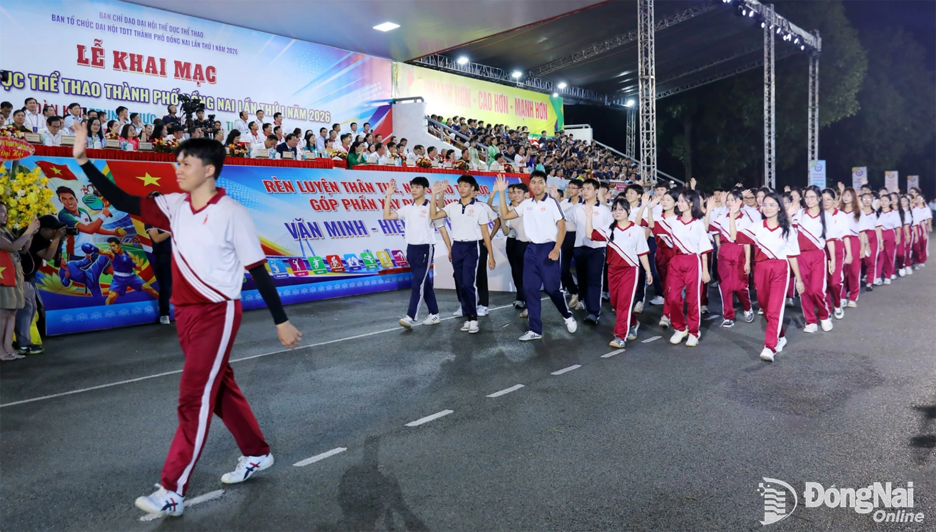 The pupil and student contingent takes part in the parade, representing the younger generation and symbolizing youthful vitality, intellect, aspiration, knowledge, determination to advance, and a spirit of dedication. Photo: Thanh Nhan

