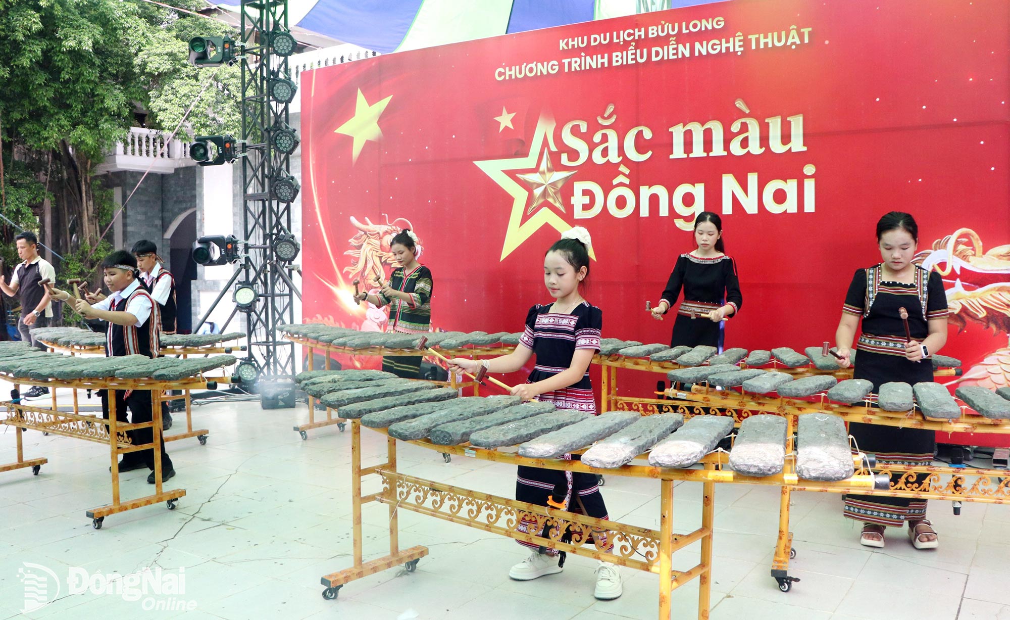 A stone xylophone performance at the event. Photo: Ngoc Lien