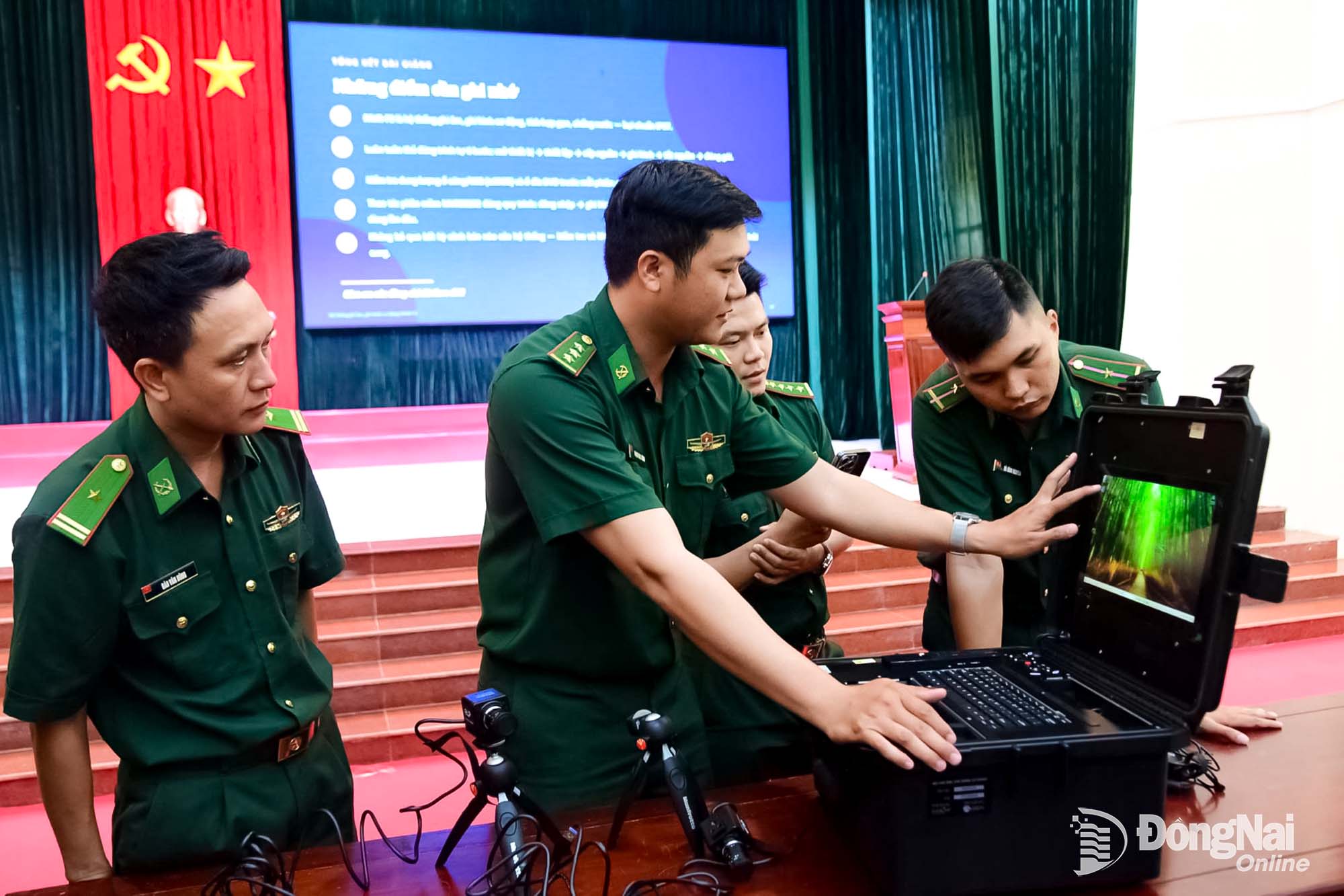 Đội ngũ báo cáo viên hướng dẫn các nội dung nghiệp vụ trong chương trình tập huấn. Ảnh: Hữu Thịnh