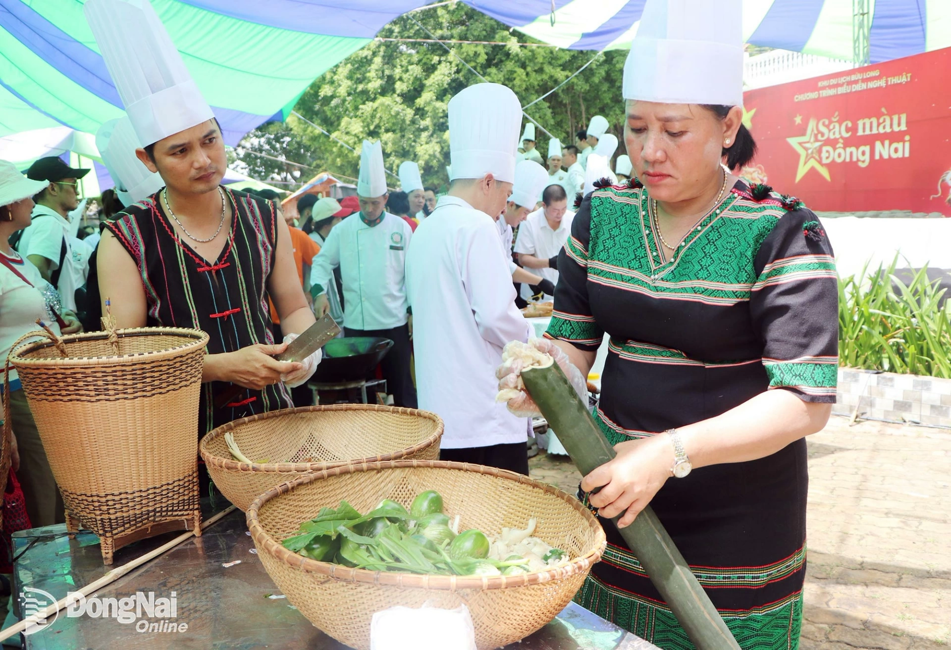 Chefs in Bu Gia Map prepare “canh thuc”, a traditional local soup. Photo: Ngoc Lien