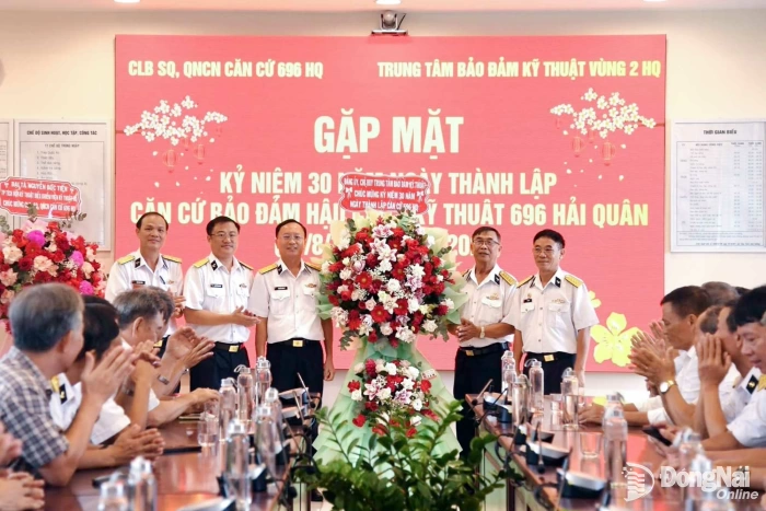 Gặp mặt kỷ niệm 30 năm Ngày thành lập Căn cứ 696 Vùng 2 Hải quân