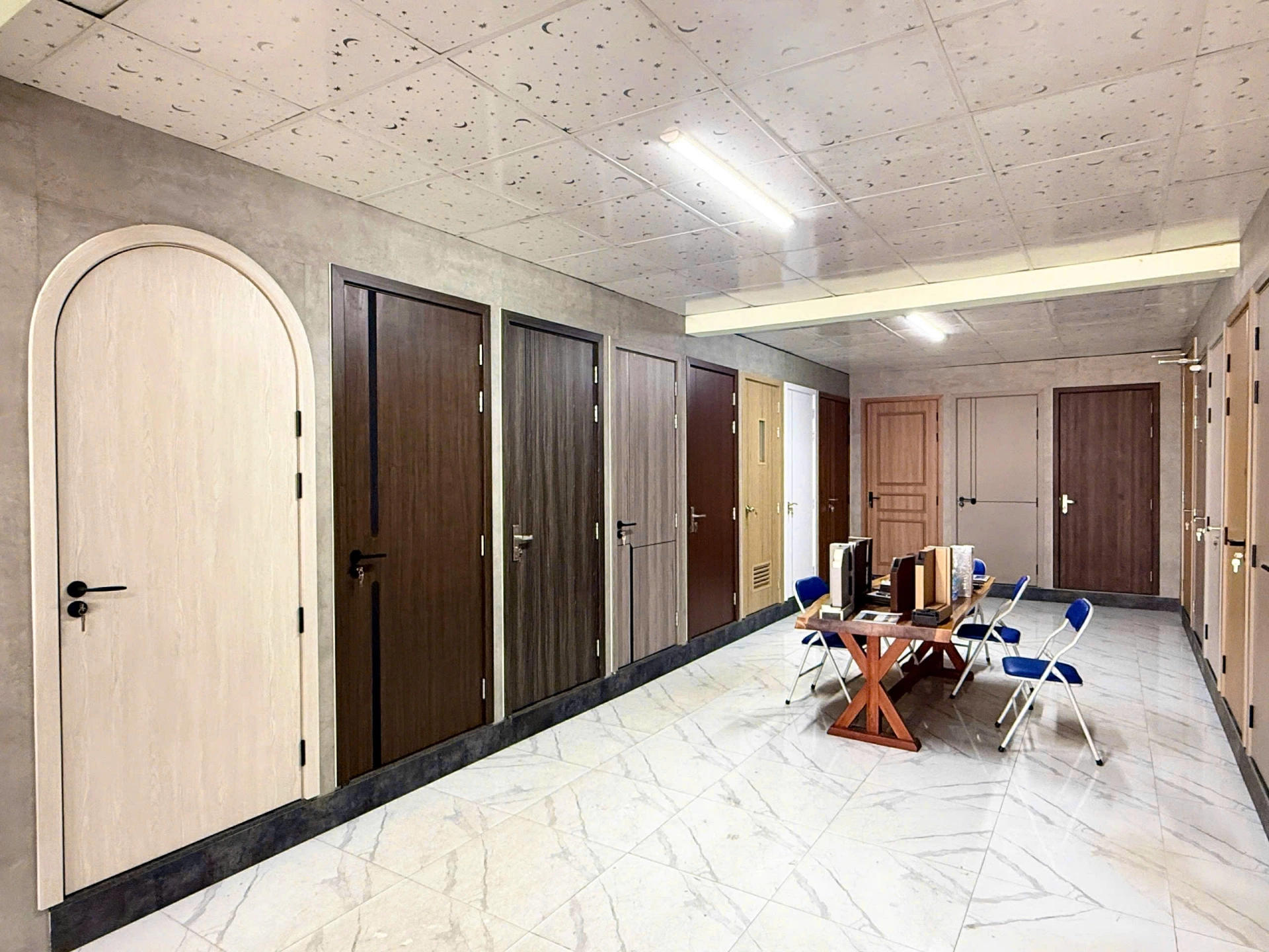 Không gian trưng bày bên trong showroom trải nghiệm sản phẩm. Ảnh: Việt Đức Home
