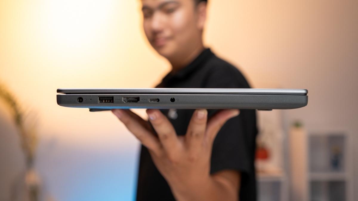 Laptop mỏng nhẹ phục vụ học tập và làm việc di động.
