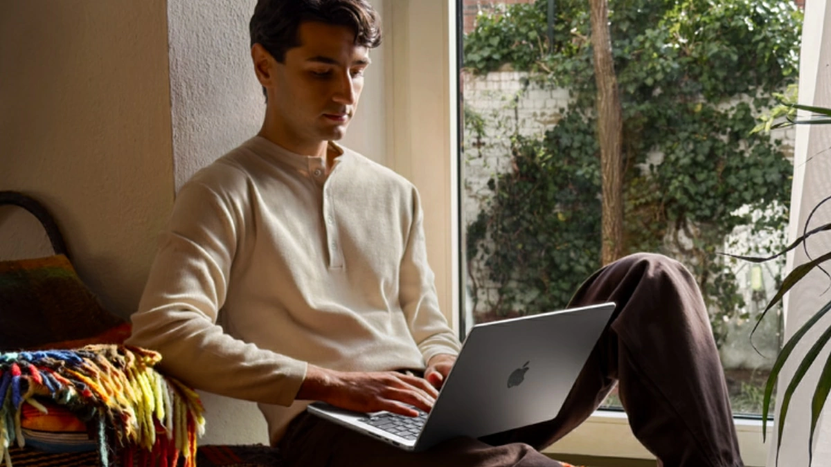 Chọn mua MacBook qua Apple Student.