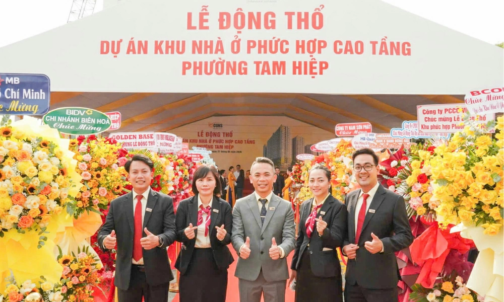 Đội ngũ nhân sự và ban lãnh đạo Bcons tại lễ động thổ Dự án Khu nhà ở phức hợp phường Tam Hiệp.