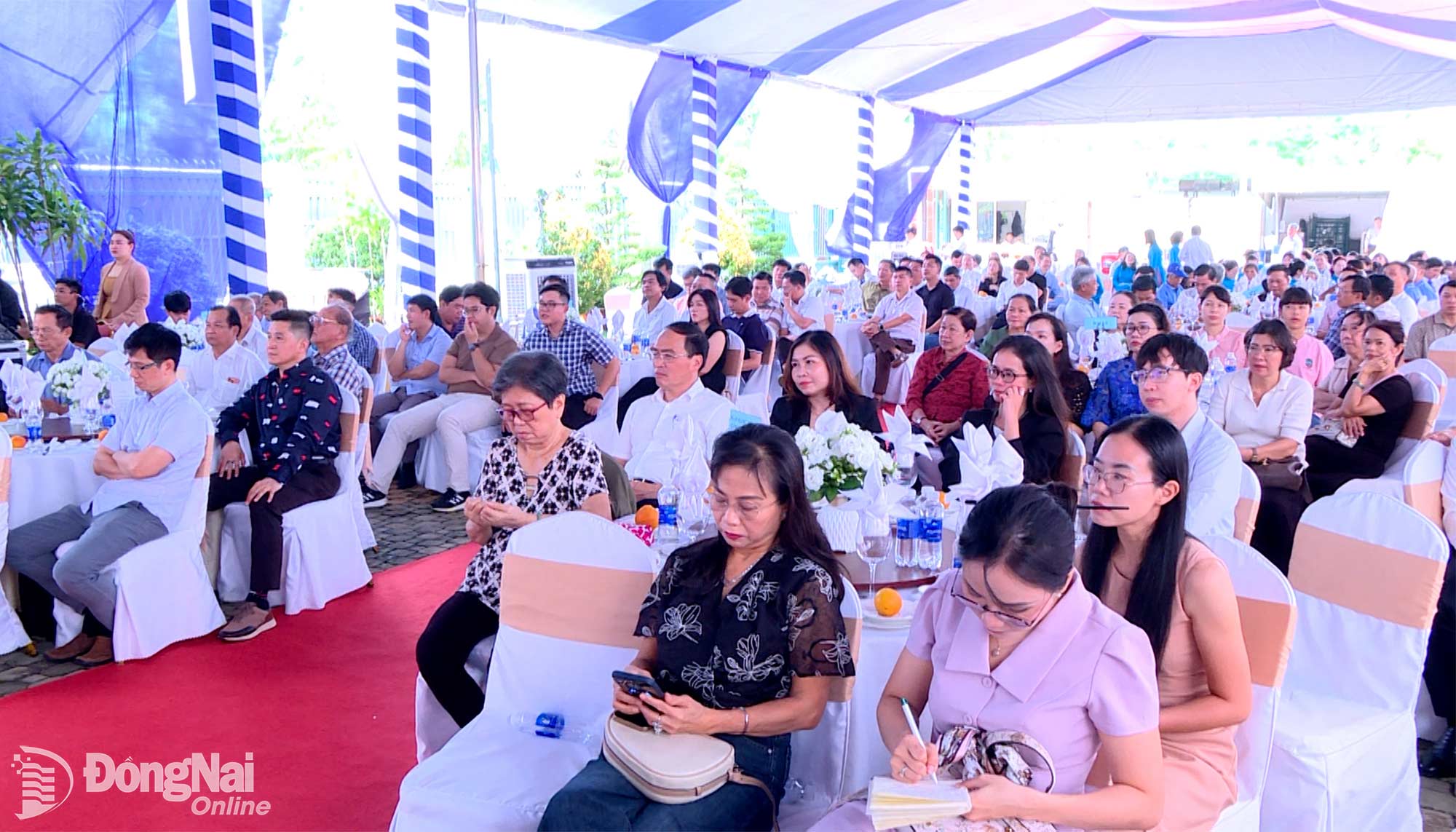 Đông đảo đại lý kinh doanh vé số và đối tác tham dự lễ ra mắt sản phẩm mới. Ảnh: Lê Kiệt