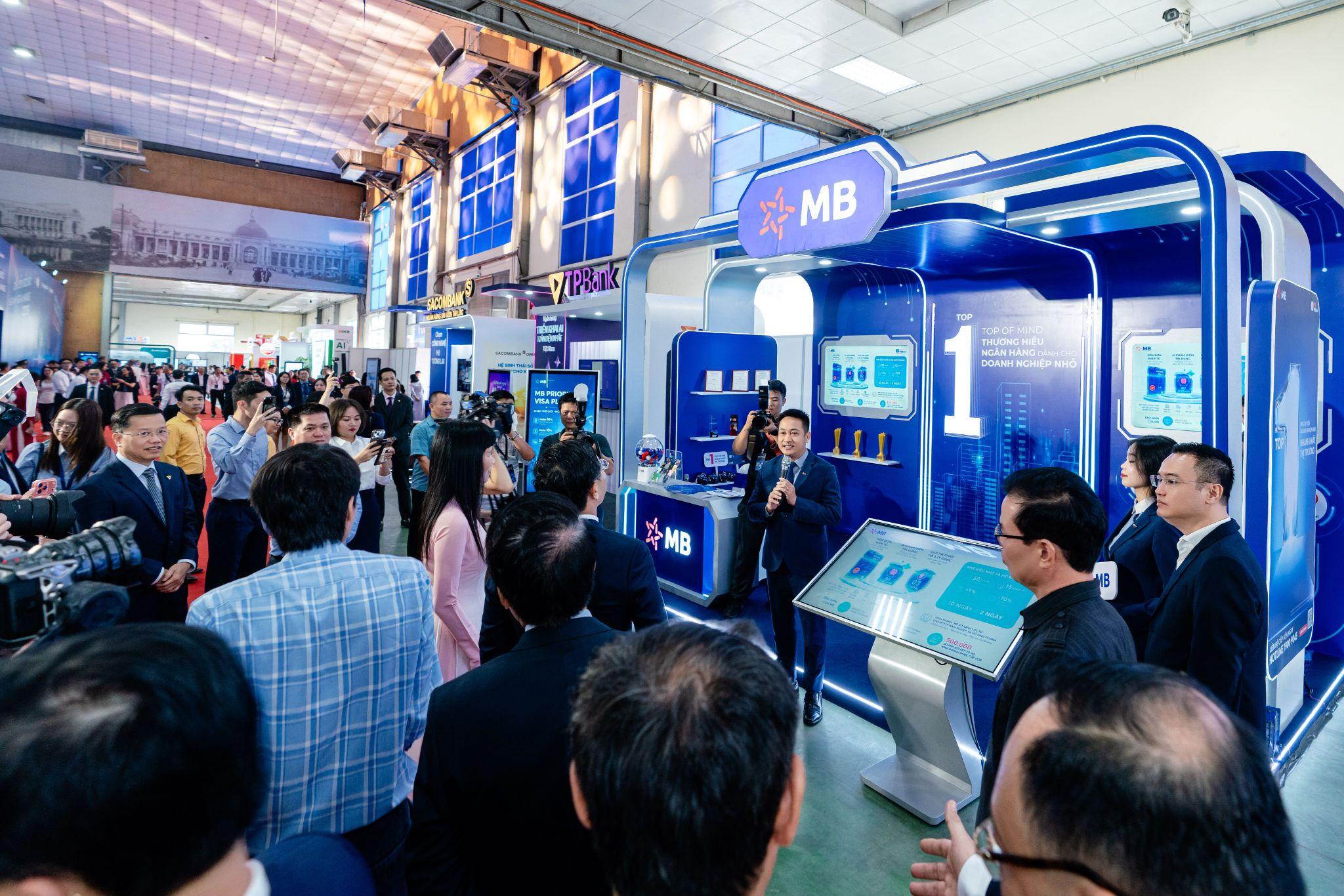 MB giới thiệu giải pháp BIZ MBBank cho doanh nghiệp tại Ngày Chuyển đổi số ngành Ngân hàng 2026. Nguồn: MB