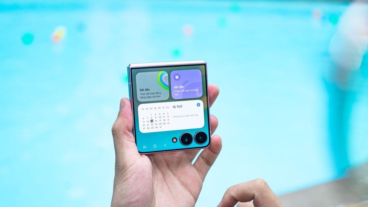Samsung Care+ hỗ trợ an tâm hơn khi dùng máy gập.