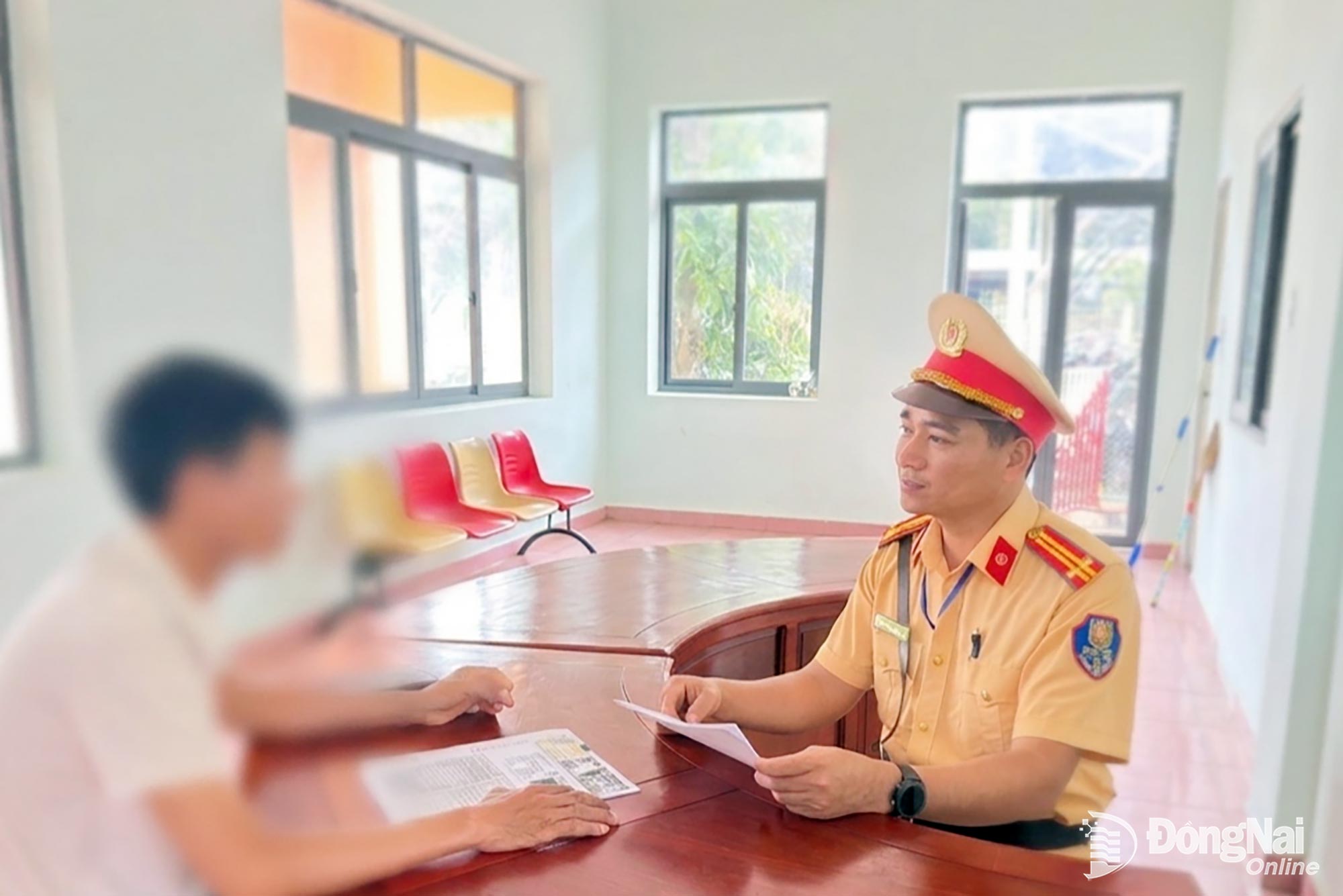 Tài xế L.V.K. thừa nhận hành vi vi phạm giao thông. Ảnh: Mộc Miên