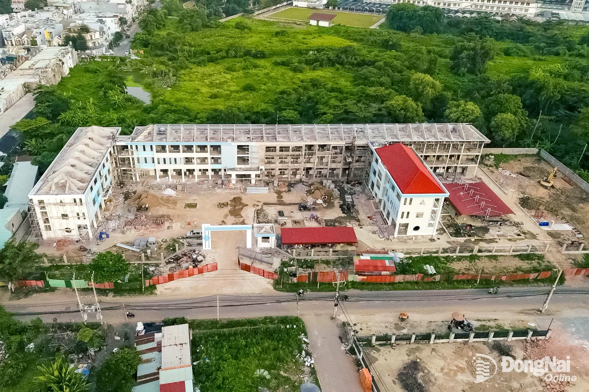 Construction on a new primary school in Bien Hoa Ward is nearing completion.

