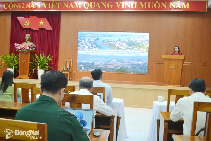 Hội nghị báo cáo viên Thành ủy tháng 8