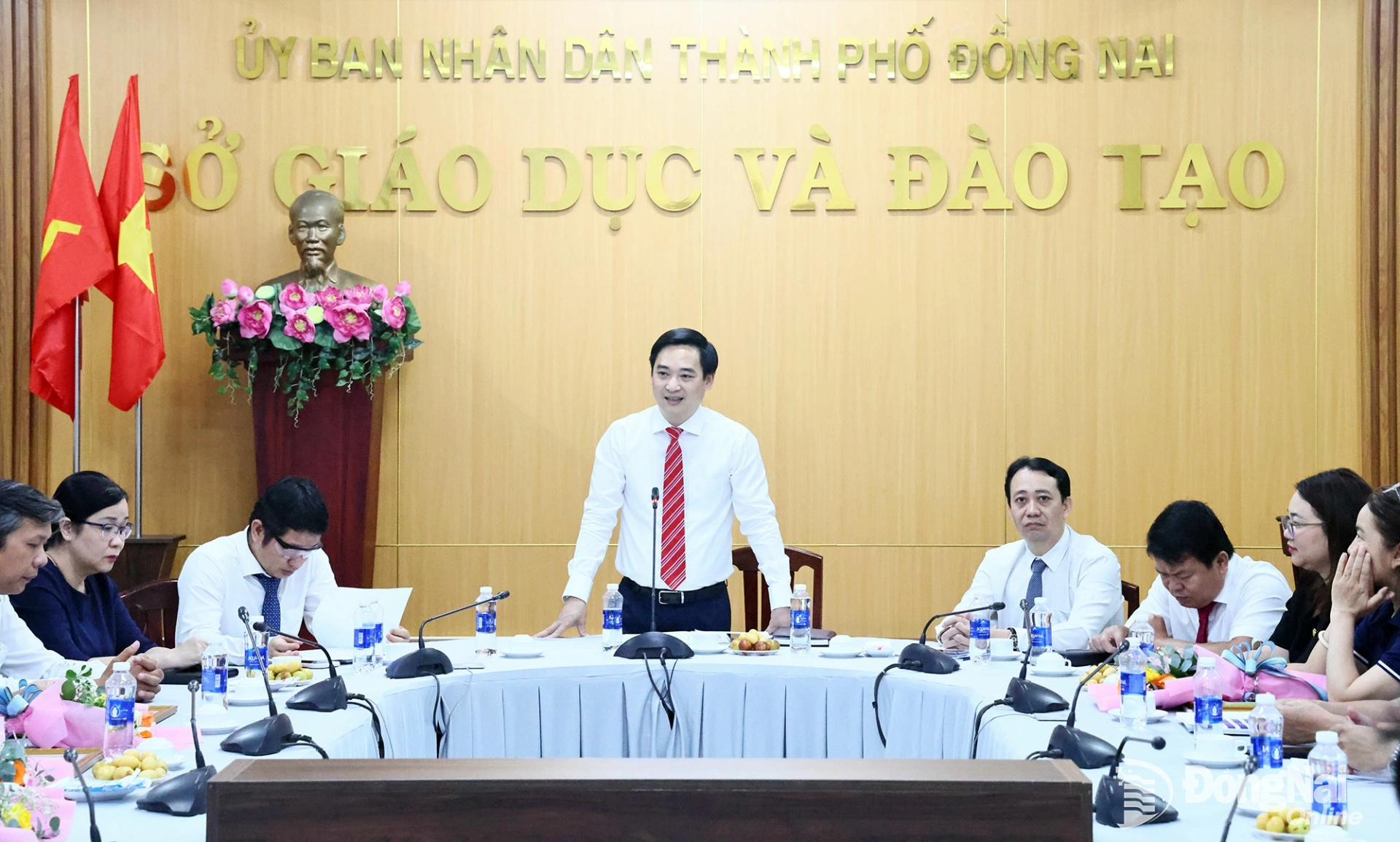 Dr. Dang Anh Tuan, Director of the Department of Education and Training, speaks at the meeting honoring and rewarding students who won prizes at international competitions. Photo: Cong Nghia

