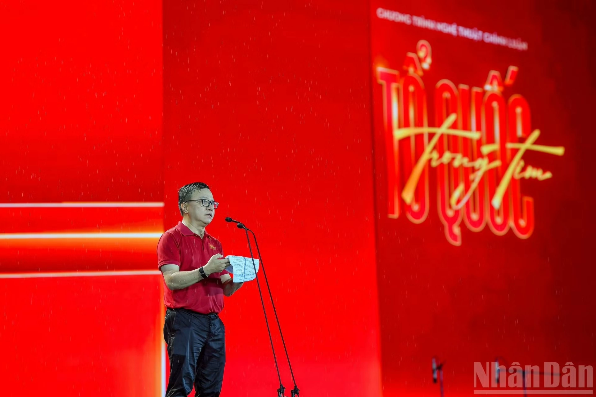 Đồng chí Lê Quốc Minh, Ủy viên Trung ương Đảng, Tổng Biên tập Báo Nhân Dân, Phó Trưởng ban Tuyên giáo Trung ương, Chủ tịch Hội Nhà báo Việt Nam phát biểu khai mạc chương trình.
