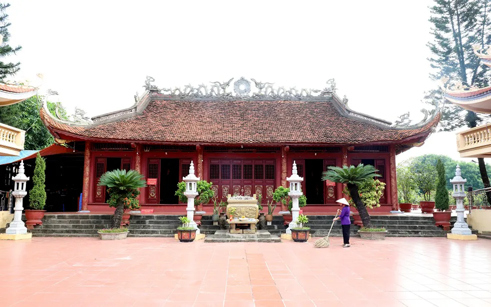 Toàn cảnh Đền Tiên - nơi thờ Thủy Tổ Quốc Mẫu