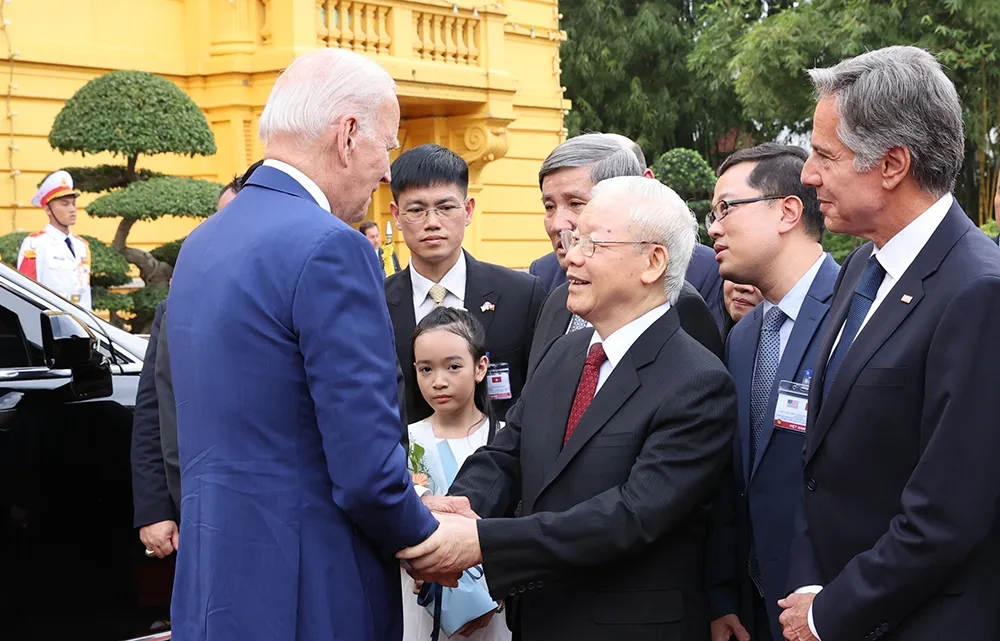 Tổng bí thư Nguyễn Phú Trọng đón Tổng thống Hoa Kỳ Joe Biden thăm cấp nhà nước tới Việt Nam chiều 10-9. Ảnh: TTXVN 