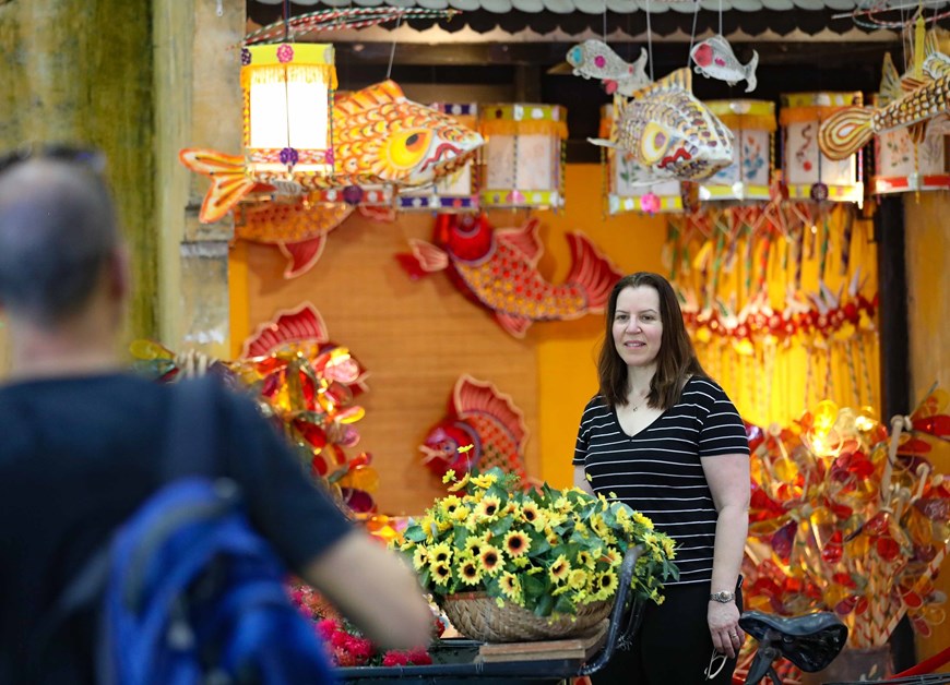 A foreign tourist enjoys the Mid-Autumn Festival atmosphere at Thang Long Imperial Citadel. 

