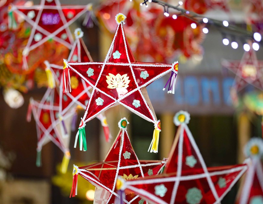 An area showcasing star lanterns is expected to captivate children. 

