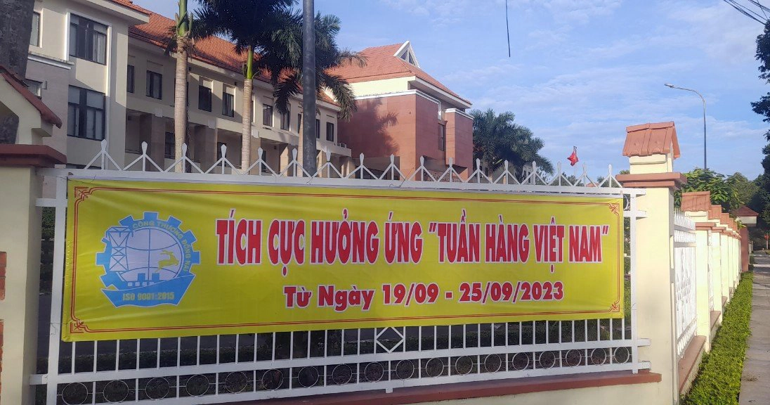 Băng-rôn tuyên truyền hưởng ứng chương trình Tuần hàng Việt Nam năm 2023