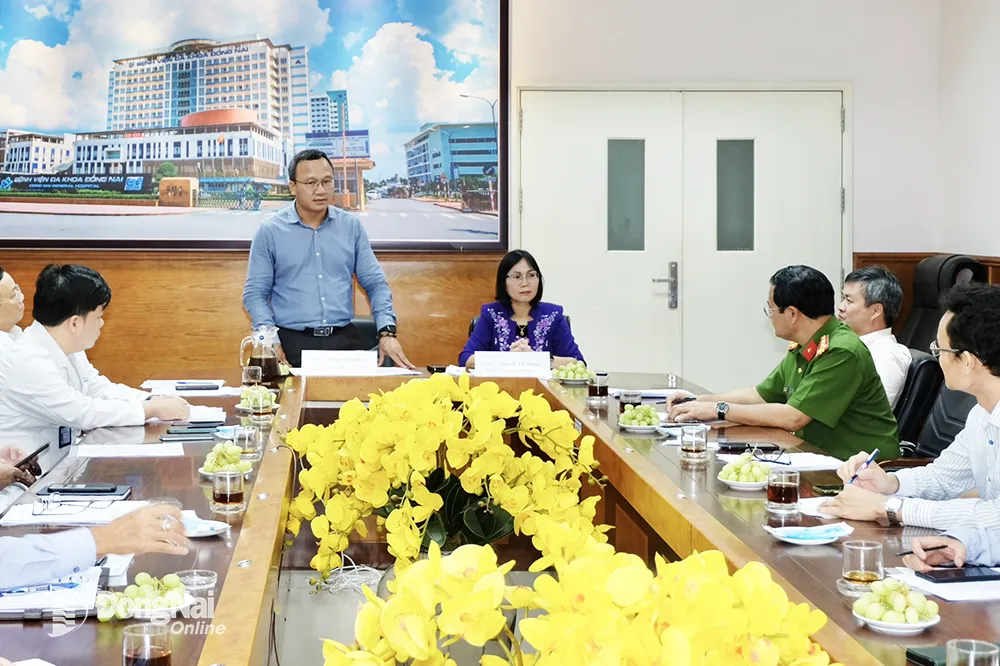 Ông Khuất Việt Hùng, Phó chủ tịch chuyên trách Ủy ban An toàn giao thông quốc gia phát biểu tại buổi làm việc