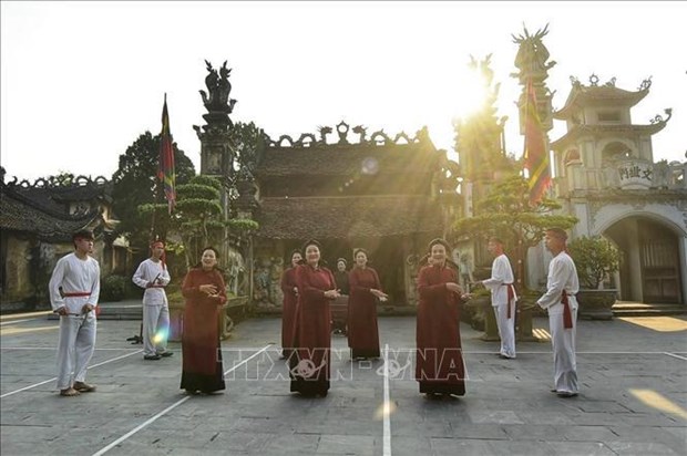 Xoan singing performance in Hung Lo ancient communal house (Photo: VNA)
