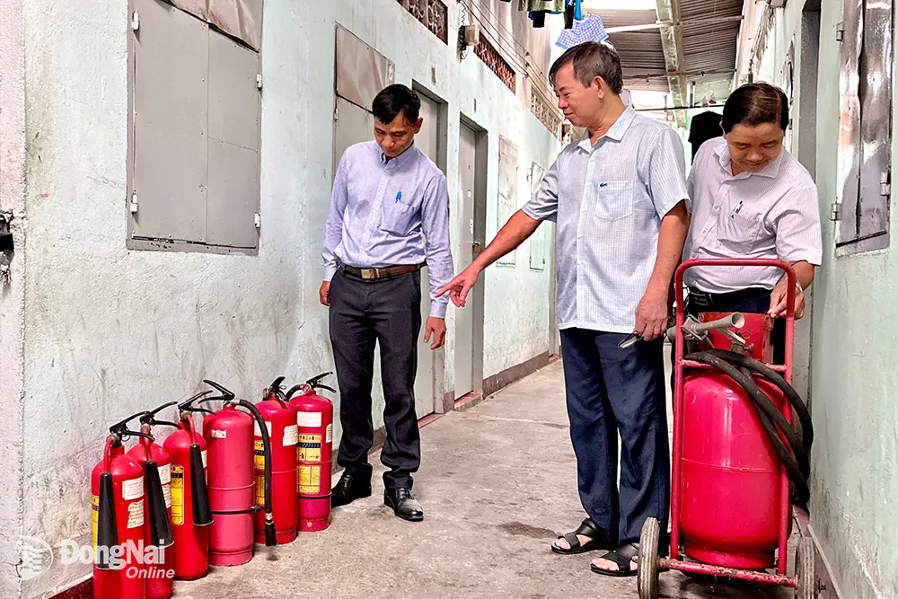 UBND P.Long Bình (TP.Biên Hòa) thường xuyên kiểm tra, nhắc nhở công tác an toàn phòng cháy, chữa cháy tại các hộ kinh doanh nhà trọ