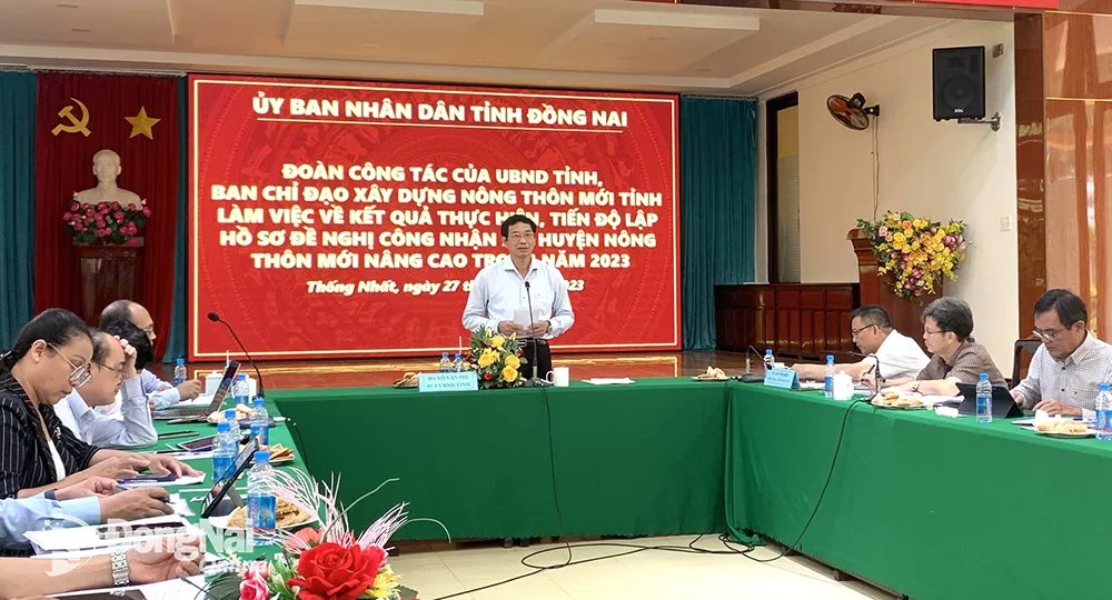Phó chủ tịch UBND tỉnh Võ Văn Phi chủ trì buổi làm việc tại H.Thống Nhất. Ảnh: B.Nguyên
