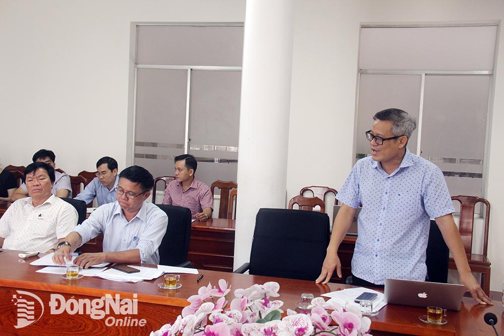 Giám đốc Sở TT-TT Tạ Quang Trường chia sẻ một số nội dung liên quan đế kế hoạch cải thiện chỉ số chuyển đổi số trên địa bàn tỉnh. (Ảnh: Hải Quân)