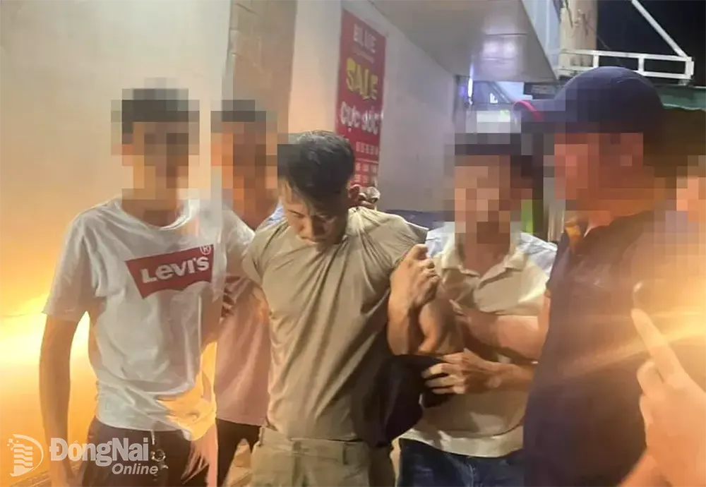 Lực lượng trinh sát bắt giữ nghi can Nguyễn Trung Thành. Ảnh: CTV
