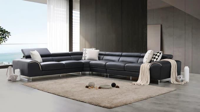 Sofa da tôn lên vẻ đẹp sang trọng cho phòng khách của mỗi căn nhà.