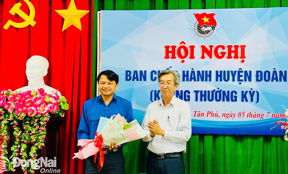 Anh Nguyễn Phương Hoàng Duy nhận quyết định điều động làm Phó bí thư Huyện đoàn chuyên trách vào tháng 7-2024.
