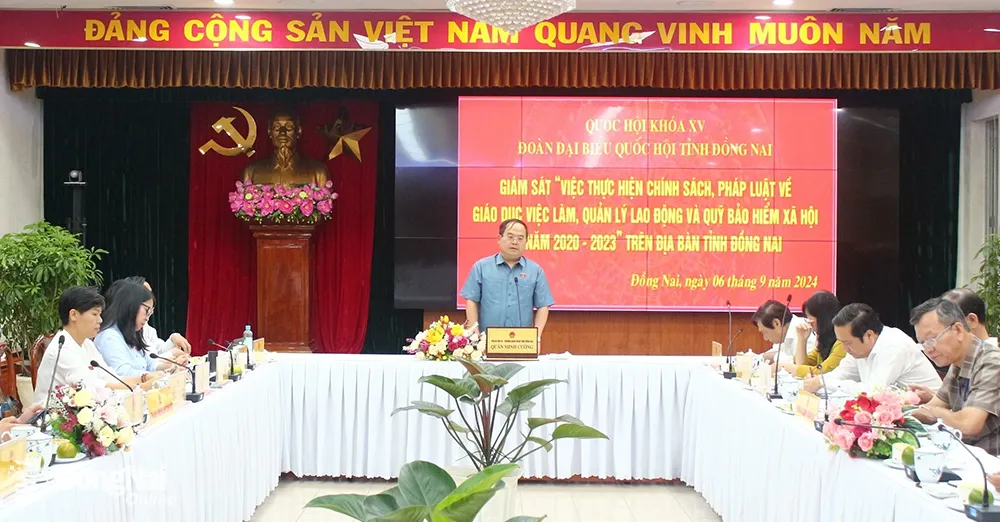 Phó bí thư Tỉnh ủy, Trưởng đoàn Đại biểu Quốc hội tỉnh Quản Minh Cường phát biểu tại buổi giám sát. Ảnh: Lan Mai