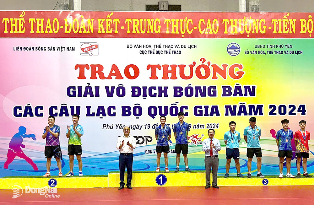 Đôi vận động viên Đồng Nai trên bục nhận huy chương vàng. Ảnh: ĐVCC