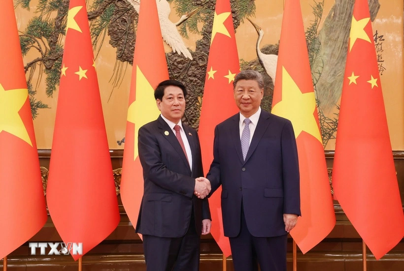 Tổng Bí thư, Chủ tịch nước Trung Quốc Tập Cận Bình đón Chủ tịch nước Lương Cường. (Ảnh: Lâm Khánh/ TTXVN)
