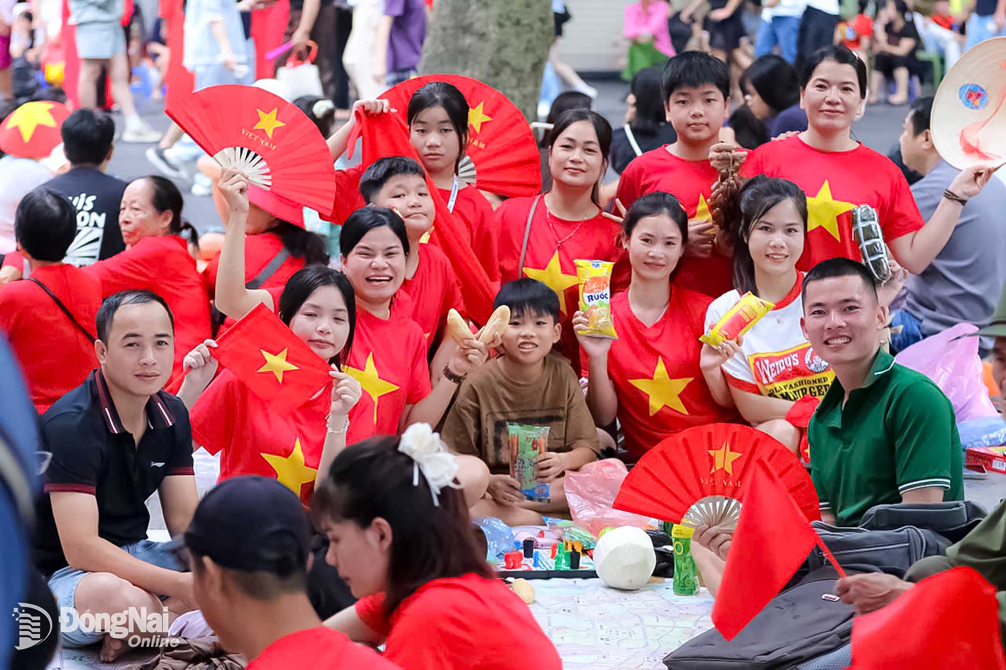 Many people have found good viewing spots to wait for the parade. Photo: Cong Nghia