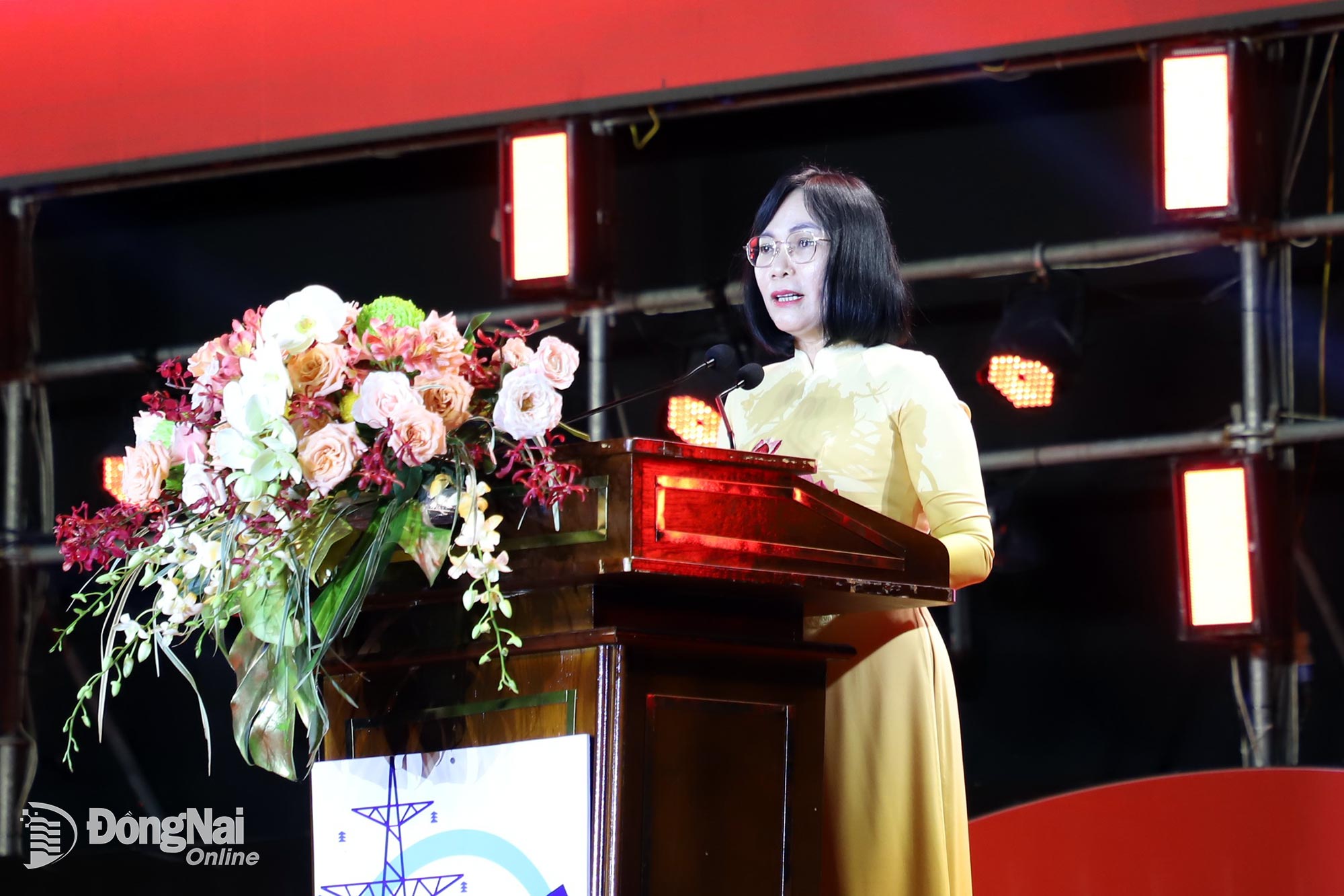 Member of Provincial Party Committee and Vice Chairwoman of the Dong Nai People’s Committee Nguyen Thi Hoang speaks at Tan Trieu ward. Photo: My Ny