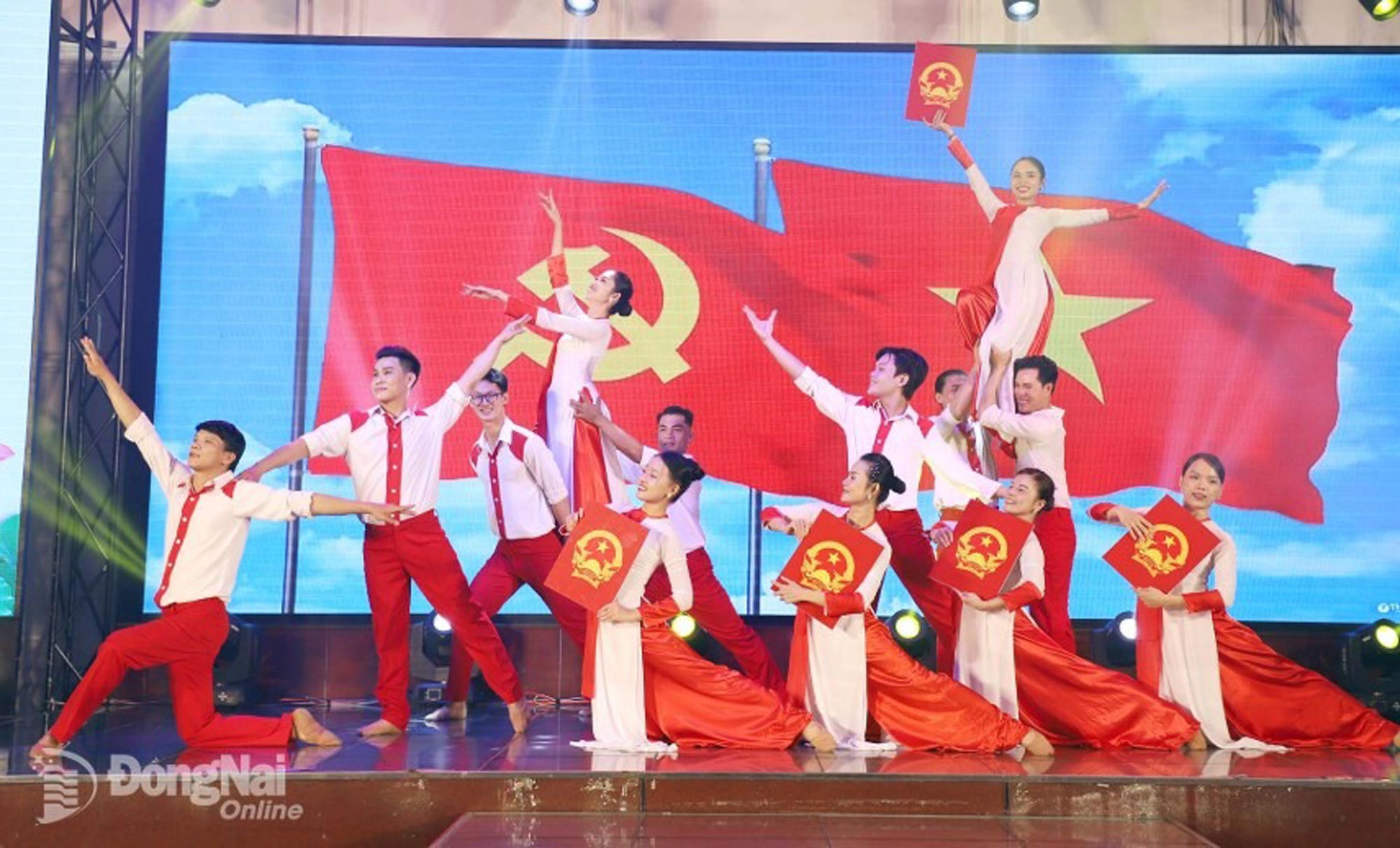 Musical performance during the art program “Dong Nai – Welcoming a new era,” held on the evening of September 3. Photo: My Ny