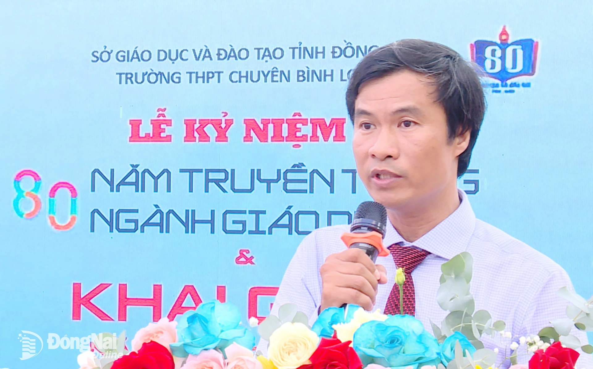 Principal Do Manh Toan of Binh Long High School for the Gifted delivers a speech at the opening ceremony. Photo: Tu Huy

