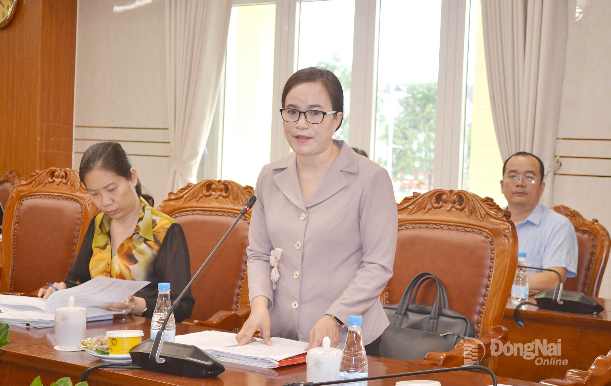 Member of the Provincial Party Committee and Deputy Head in charge of the Propaganda and Mass Mobilization Commission of the Dong Nai Party Committee Nguyen Thi Hong Trang speaks at the meeting. Photo: Phuong Hang

