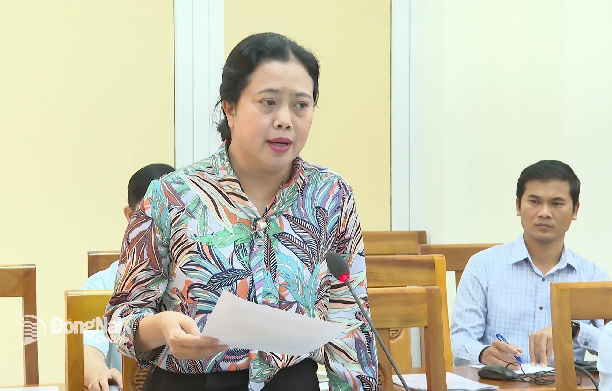 Member of the Provincial Party Committee and Director of the DoCST Le Thi Ngoc Loan reports on the preparatory progress for the first Provincial Party Congress, tenure 2025–2030. Photo: Van Doan

