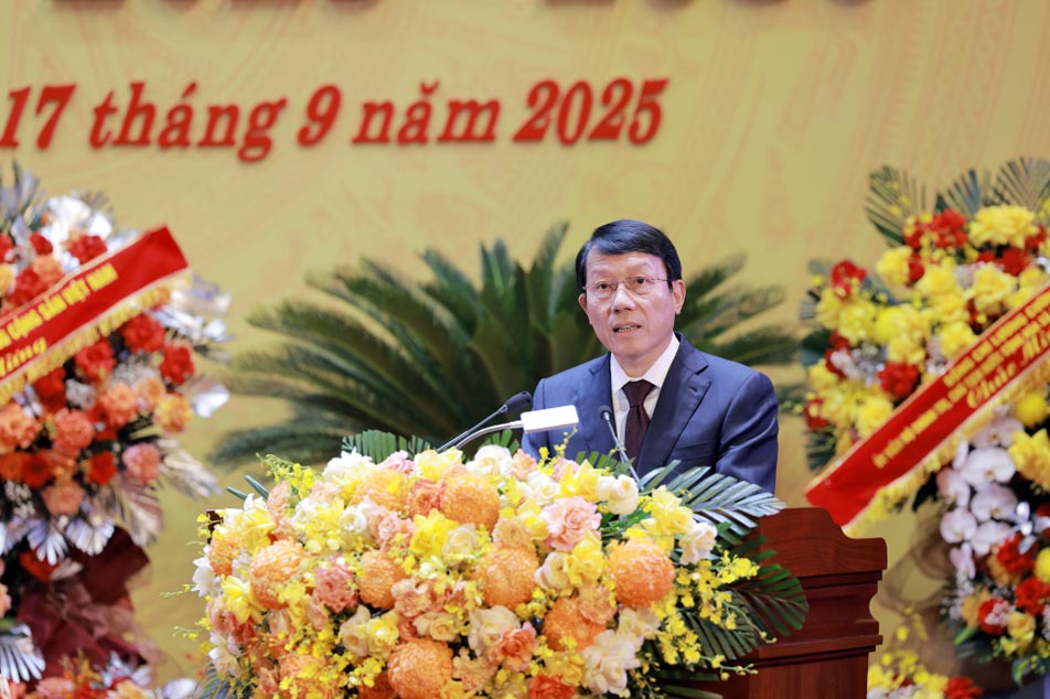General Luong Tam Quang, Politburo member and Minister of Public Security, delivers instructions at the Congress. Photo: Cao Bang Newspaper