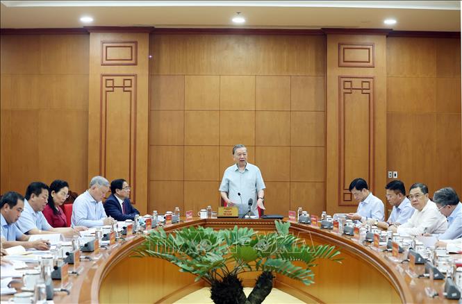 Tổng Bí thư Tô Lâm chủ trì buổi làm việc với Ban Thường vụ Đảng ủy Chính phủ về 4 dự án Luật: Luật Đất đai (sửa đổi), Luật Quy hoạch, Luật Quy hoạch đô thị và nông thôn, Luật Đầu tư - Ảnh: TTXVN