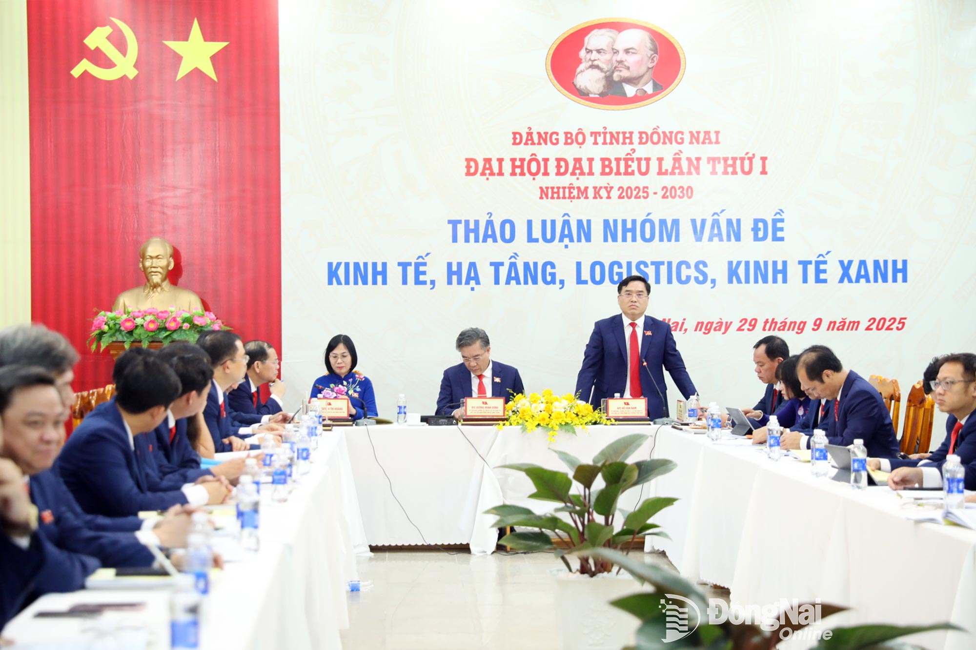 Ho Van Nam, Member of the Provincial Party Standing Committee, Party Secretary and Chairman of People’s Council of Tran Bien ward also addressed the Discussion Group on economy, infrastructure, logistics, digital transformation, and green economy. Photo: Huy Anh

