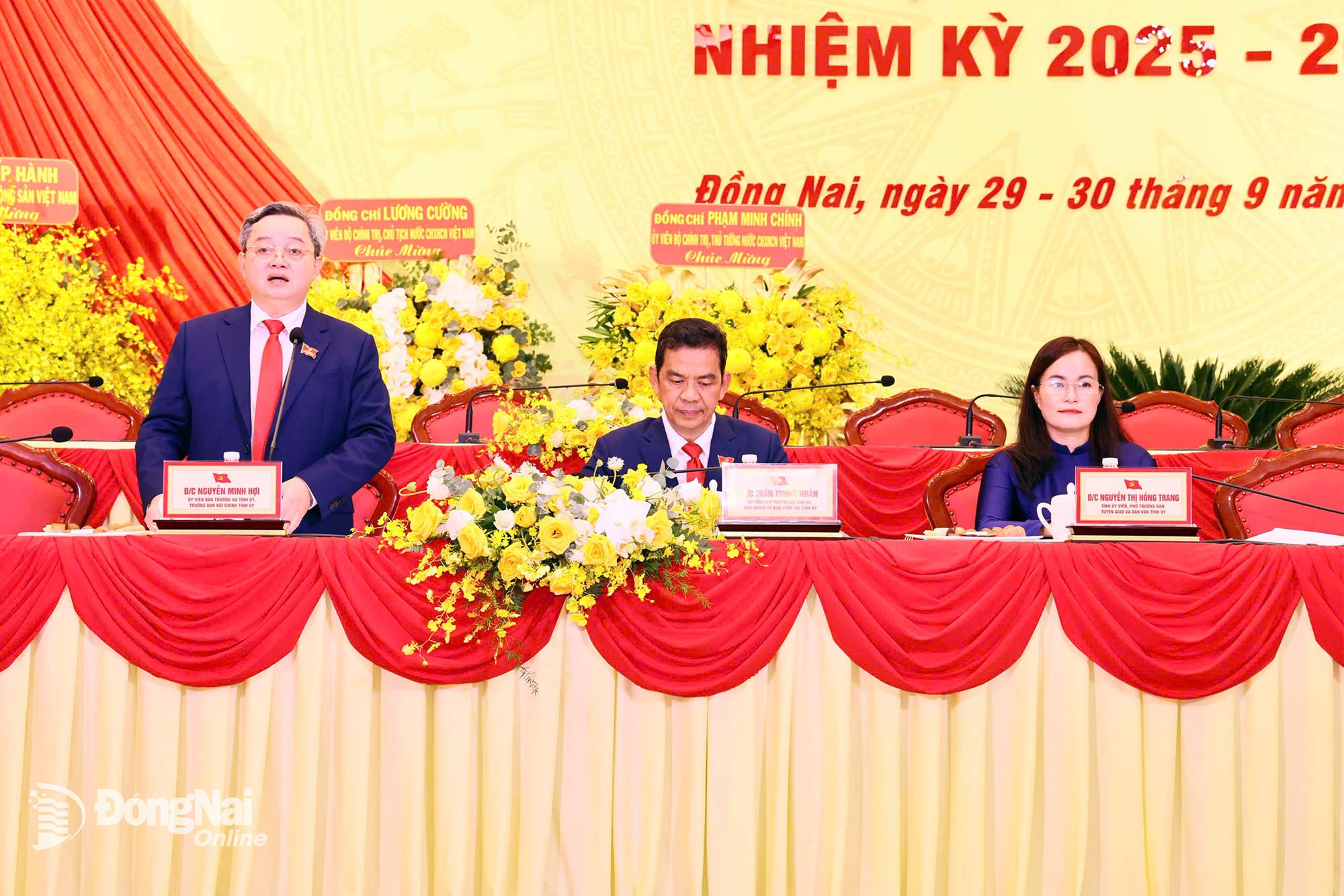 Member of the Provincial Party Standing Committee, Head of the Provincial Party Committee’s Internal Affairs Commission, Head of the Discussion Group on building the Party and political system Nguyen Minh Hoi speaks at the discussion session. Photo: Cong Nghia