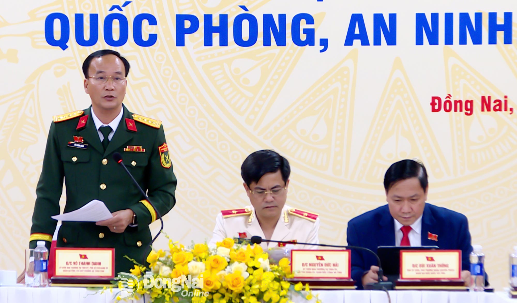 Colonel Vo Thanh Danh, Member of the Provincial Party Standing Committee, Deputy Secretary of the Provincial Military Party Committee, Commander of the Provincial Military Command speaks at the group discussion. Photo: Nguyet Ha