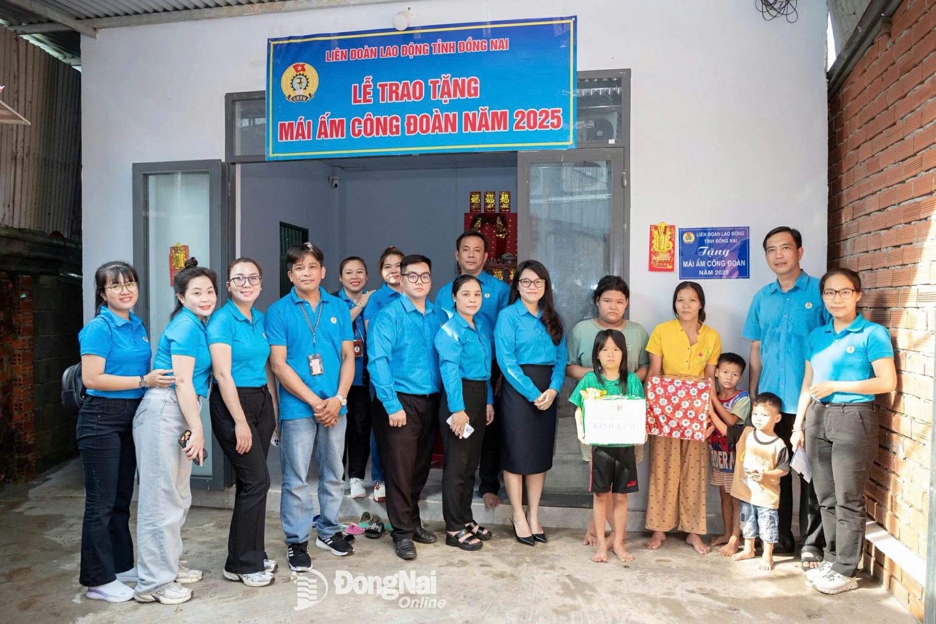 Liên đoàn Lao động tỉnh bàn giao mái ấm Công đoàn cho đoàn viên khó khăn về nhà ở tại xã Dầu Giây. Ảnh: Nguyễn Hòa

