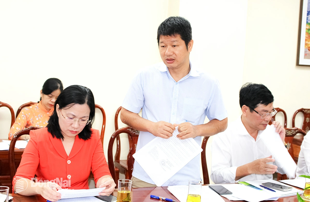 Do Dang Bao Linh, Deputy Director of the Dong Nai Department of Education and Training, presents the submission at the meeting. Photo: Ho Thao


