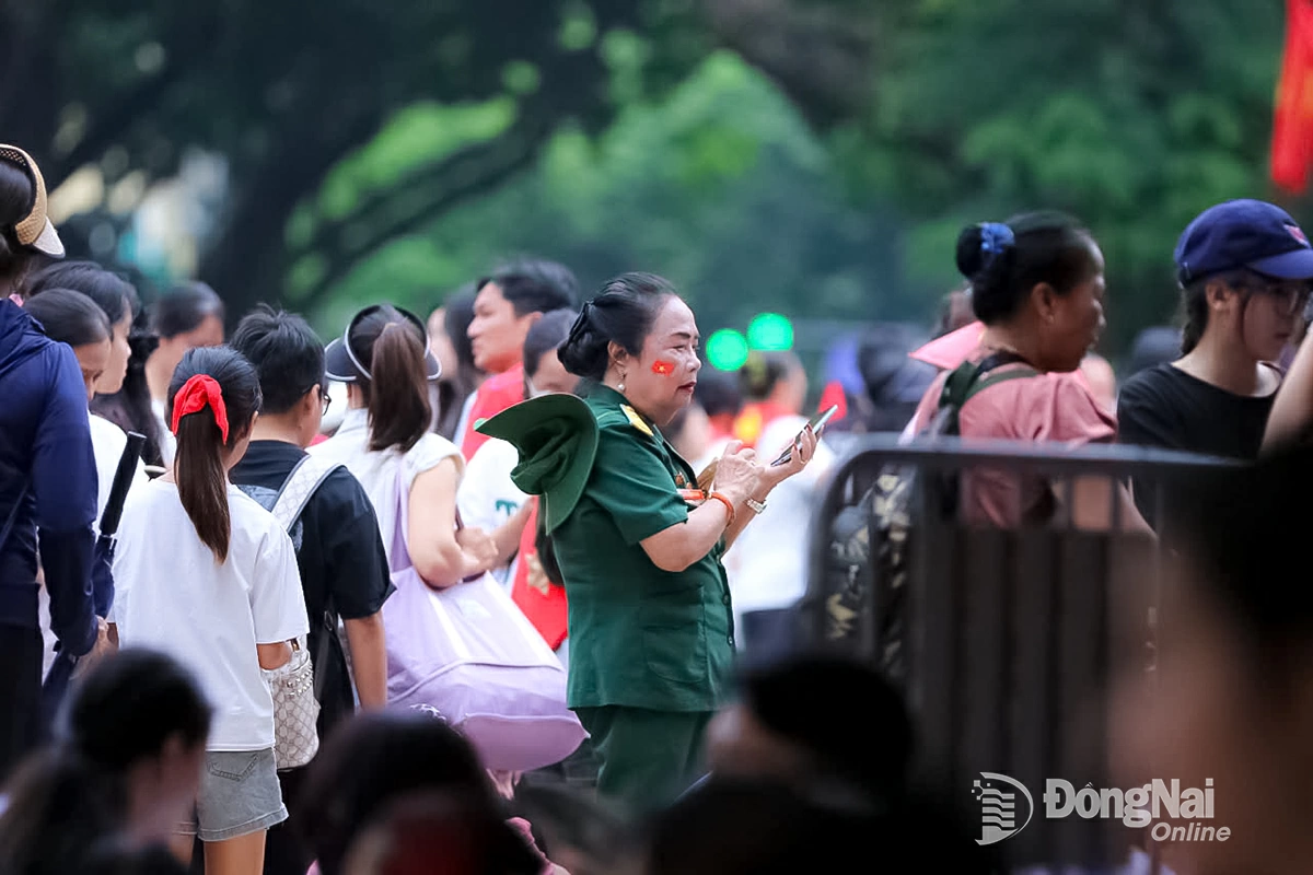 Hanoians eagerly await the September 2 celebrations. Photo: Cong Nghia