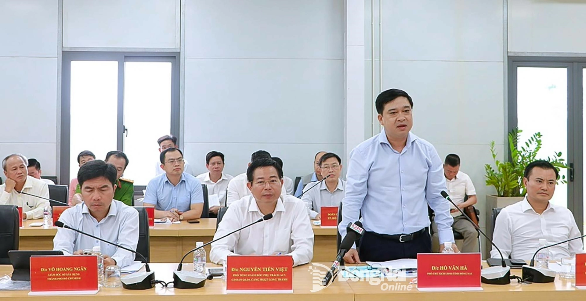Ho Van Ha, Vice Chairman of Dong Nai Provincial Peoples Committee, speaks at the session. Photo: Pham Tung