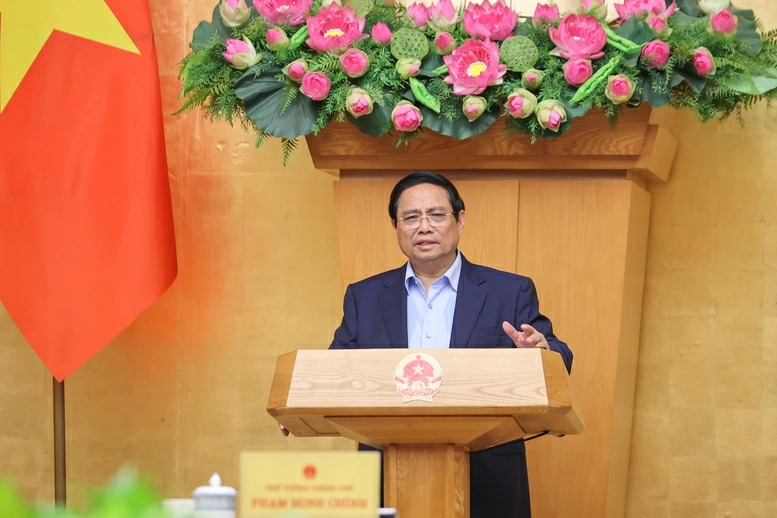 Thủ tướng nêu rõ kiên định mục tiêu ổn định kinh tế vĩ mô, kiểm soát lạm phát, bảo đảm các cân đối lớn, thúc đẩy tăng trưởng GDP từ 8,3-8,5% - Ảnh: VGP/Nhật Bắc