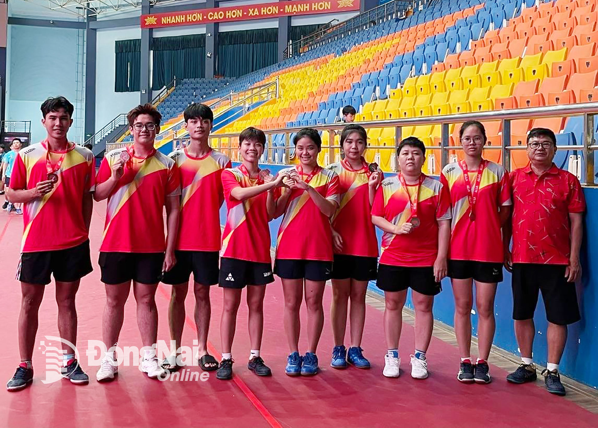 Thầy trò đội tuyển bóng bàn Đồng Nai tham dự giải. Ảnh: ĐVCC